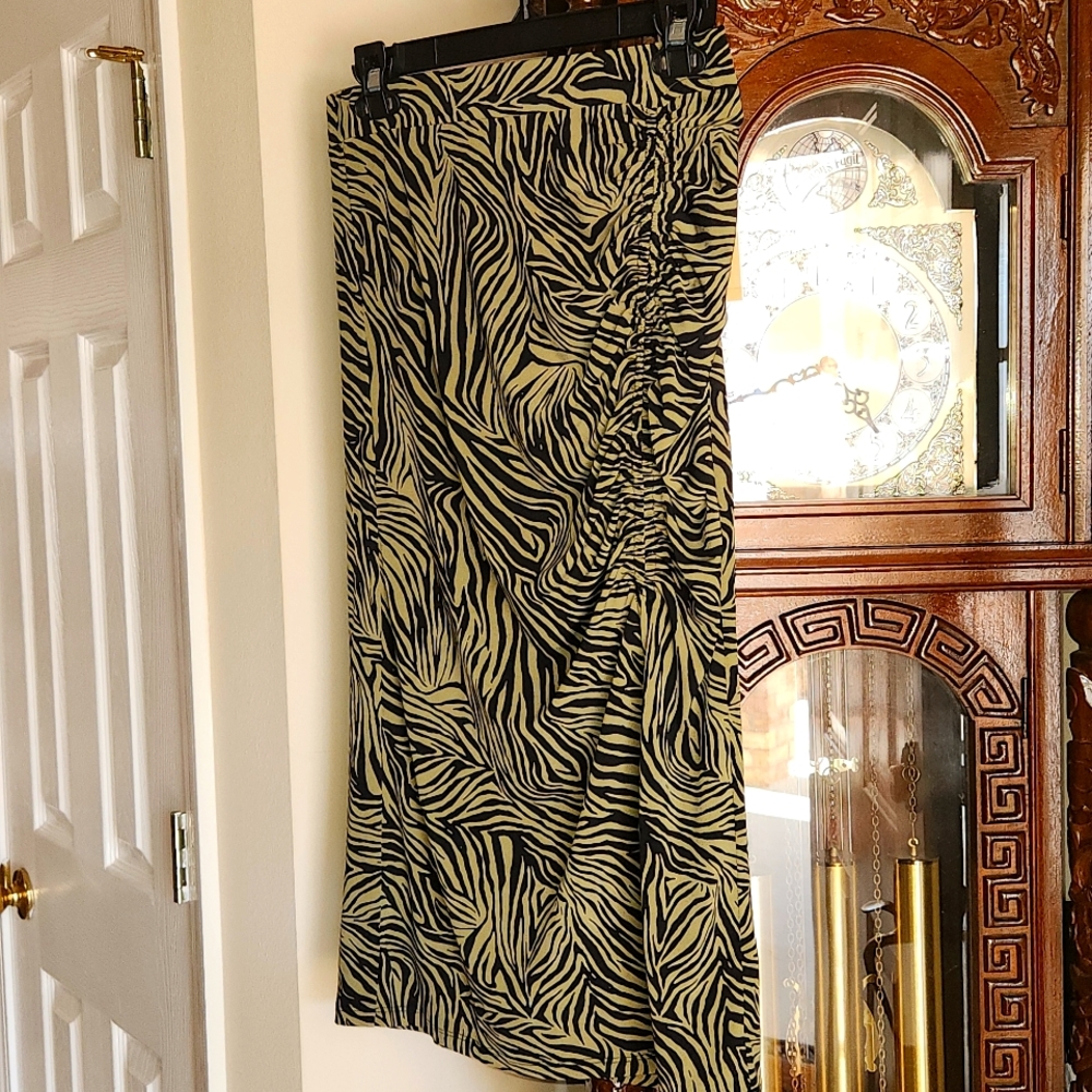 NWT, Michael Kors, Women's Olive and Black zebra print skirt, Sz M - Picture 4 of 11